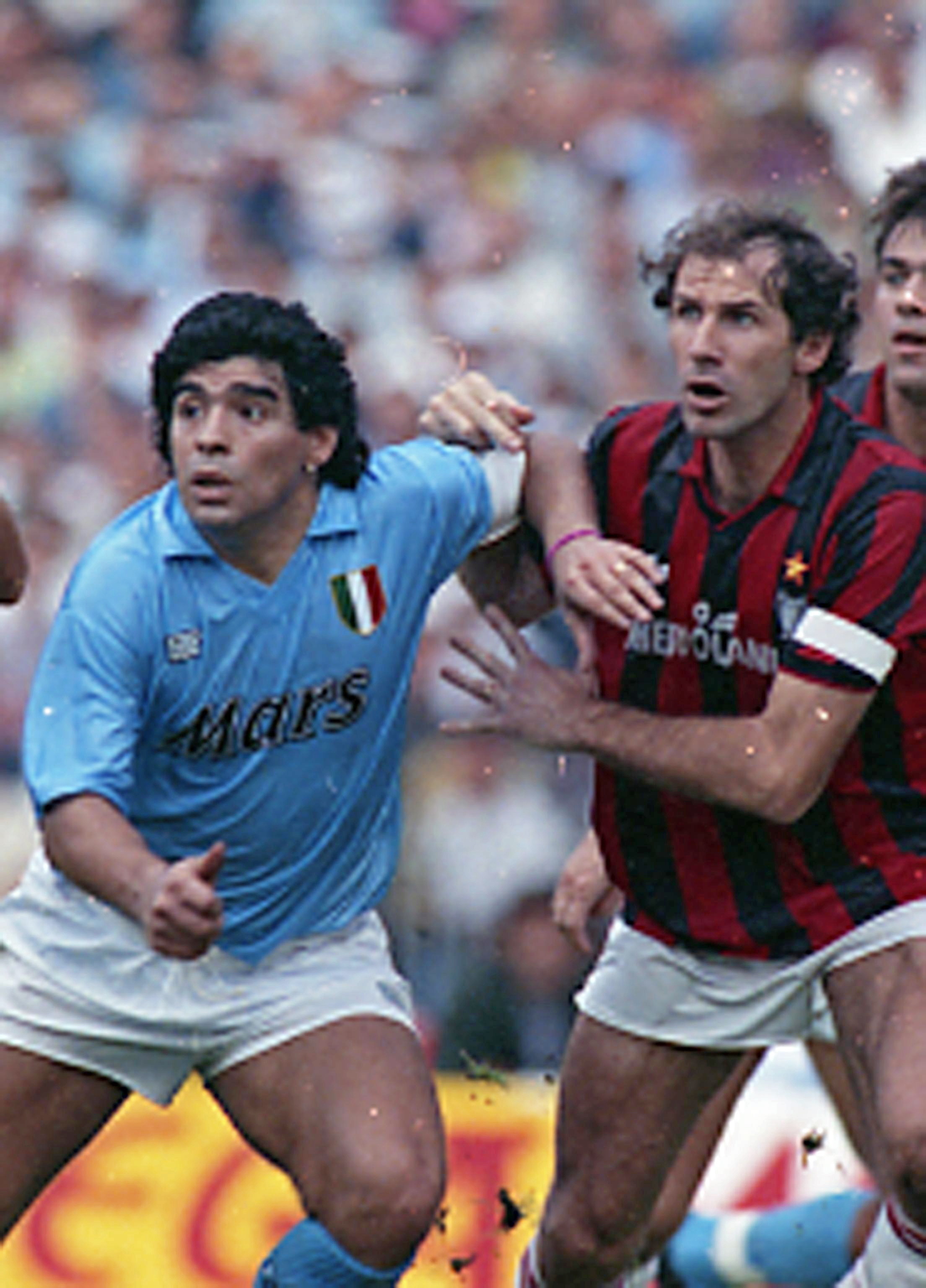 Maradona y Baresi, uno de los grandes duelos del 'calcio' italiano en los 80 y 90. Foto: EFE | EPA | ANSA.