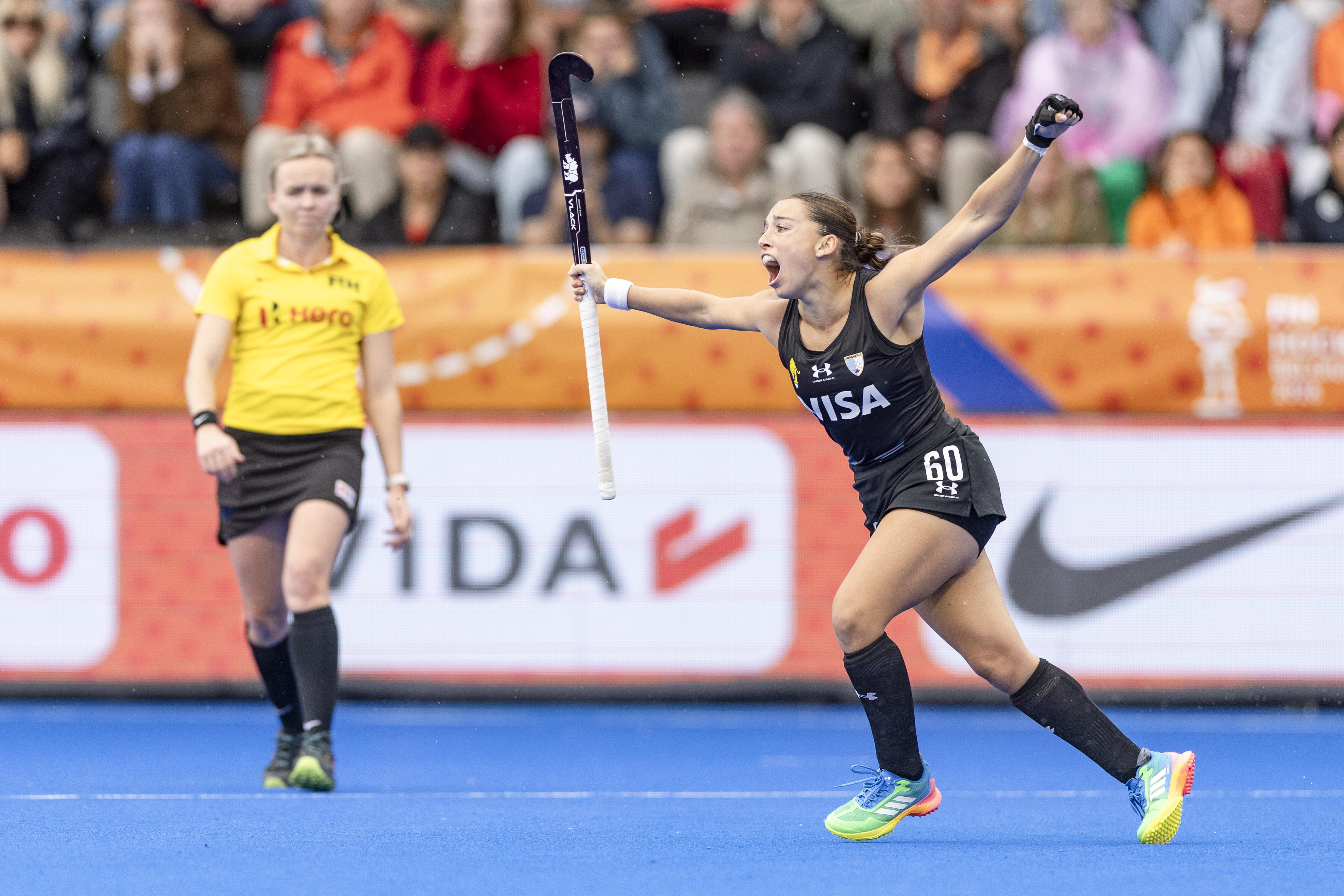 La tandilense Brisa Bruggesser anotó el segundo gol argentino en la definición por penales australianos, en la final del Mundial 2026. Foto: EFE | EPA | Sem van Der Wal.