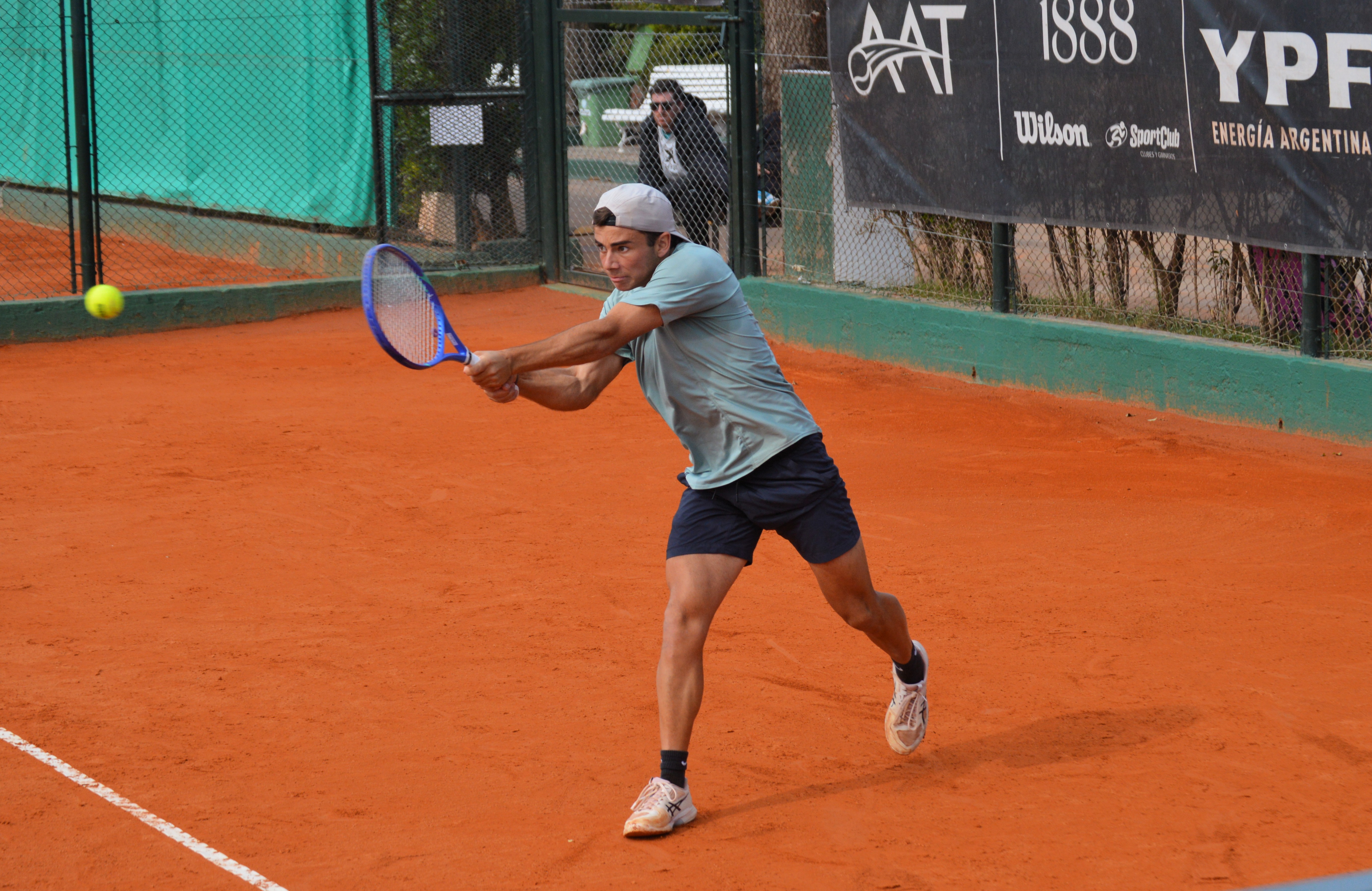 El pinamarense -aunque nació en Mar del Plata- Felipe De Dios completó un buen torneo y se llevó el afecto del público.