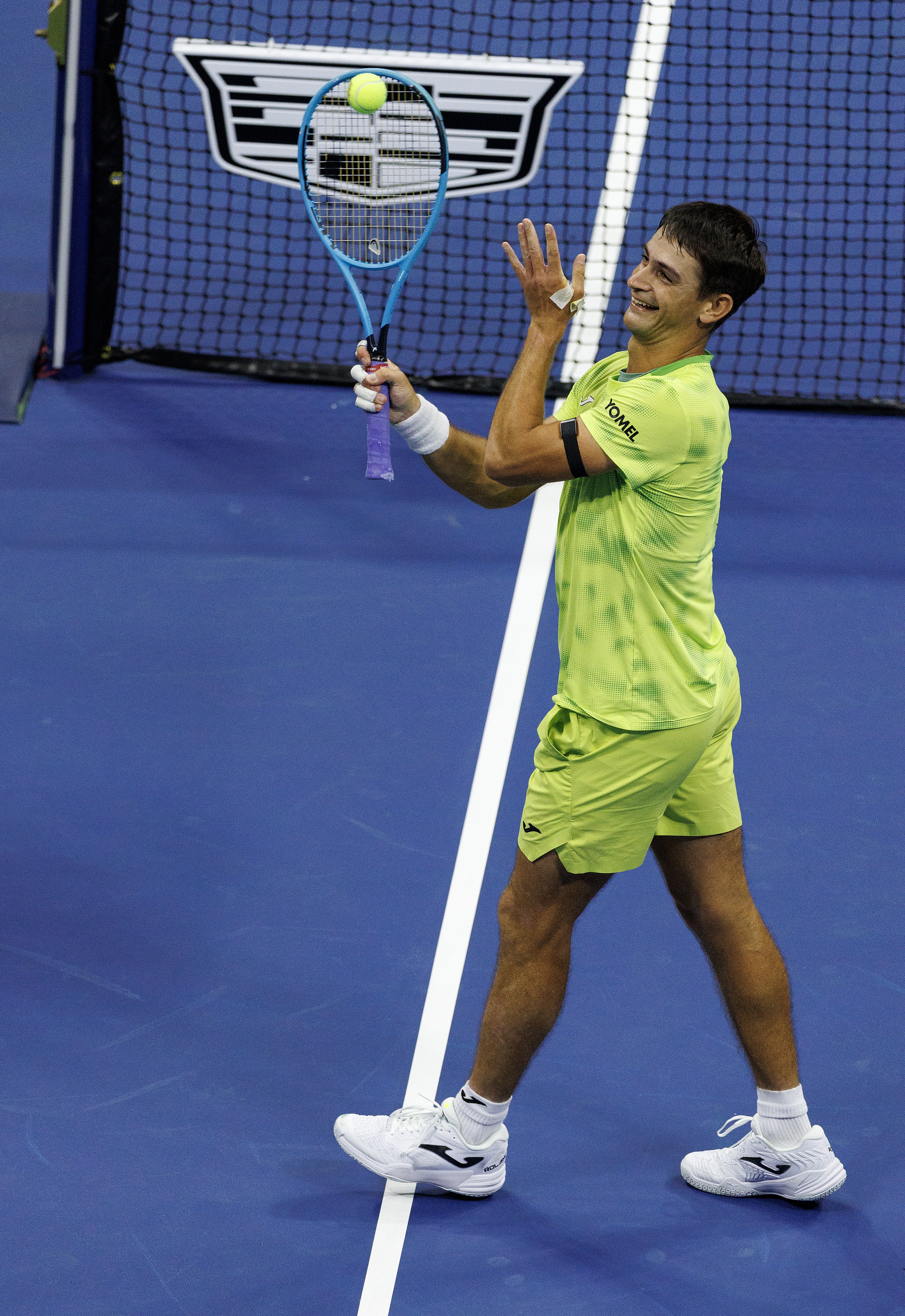 Navone celebra su victoria contra el serbio Novak Djokovic durante la primera ronda del US Open. Foto: EFE | EPA | Brian Hirschfeld.