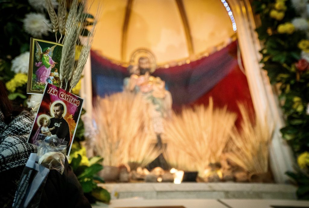 San Cayetano Entre La Esperanza De Conseguir Empleo Y Los Reclamos Por san-cayetano-entre-la-esperanza-de-conseguir-empleo-y-los-reclamos-por