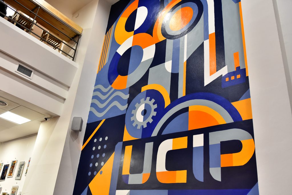 El nuevo mural que se inauguró en el hall central de entrada.