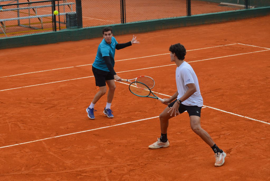 Los primeros Máximo y Gonzalo Zeitune avanzaron en singles y en dobles.