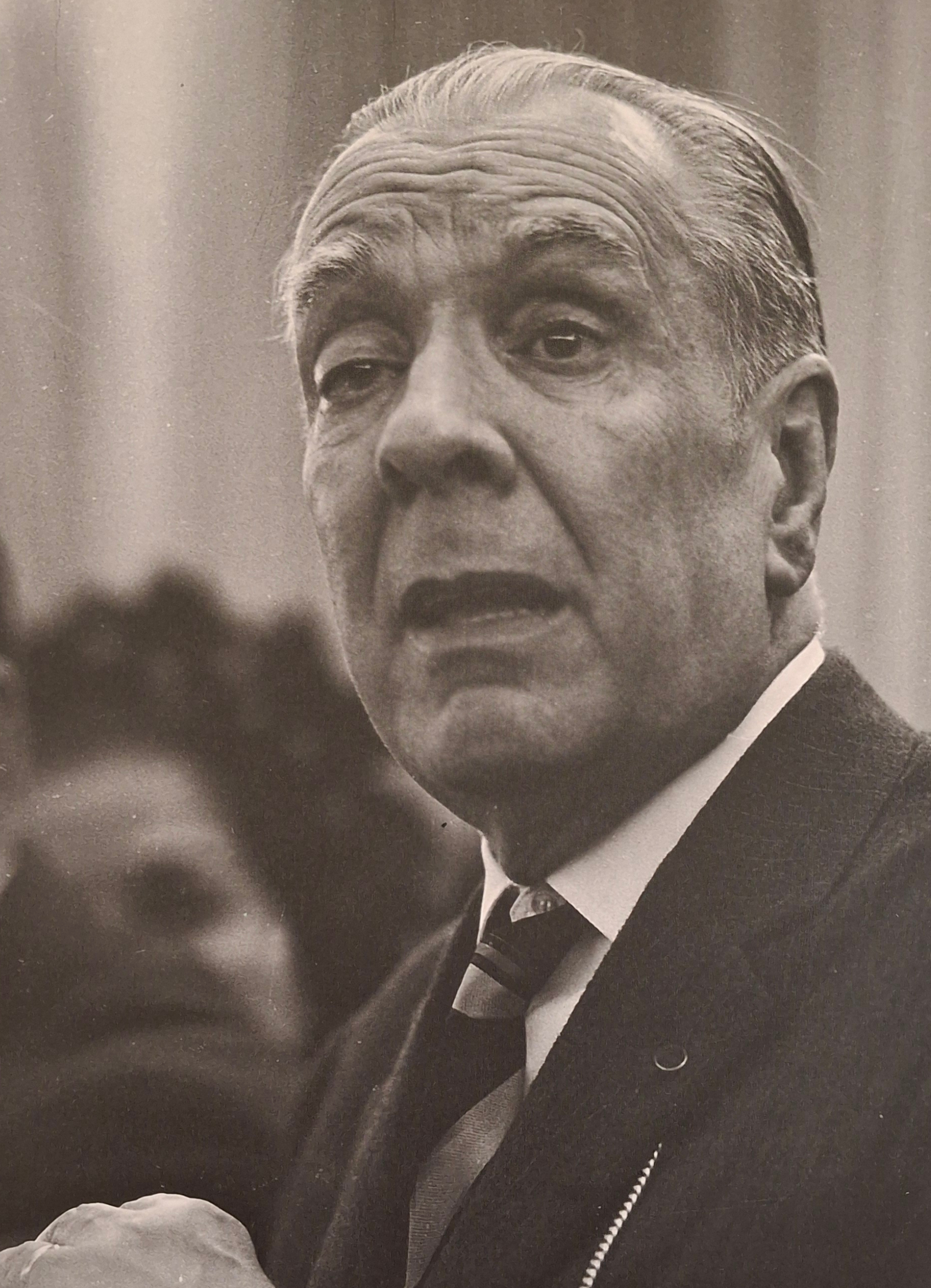 Jorge Luis Borges. Foto de Eduardo Comesaña exhibida en la muestra “El Aleph” de Villa Victoria.