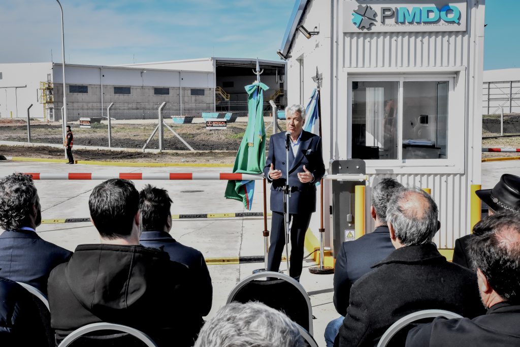 El presidente del Parque Industrial, Luis Terry, encabezó el acto inaugural del acceso "Camino San Francisco".