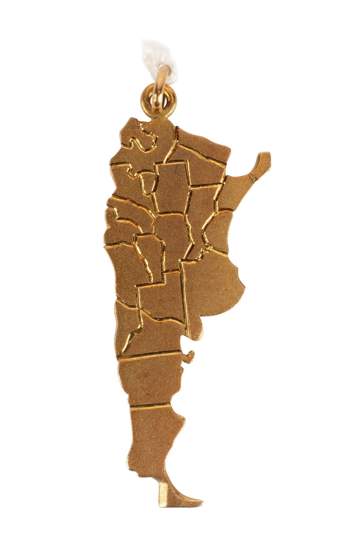 Un colgante de oro con la forma de Argentina que perteneció Freddie Mercury. Es probable que lo haya adquirido cuando Queen estuvo de gira en Buenos Aires, en 1982. Foto: Propstore.
