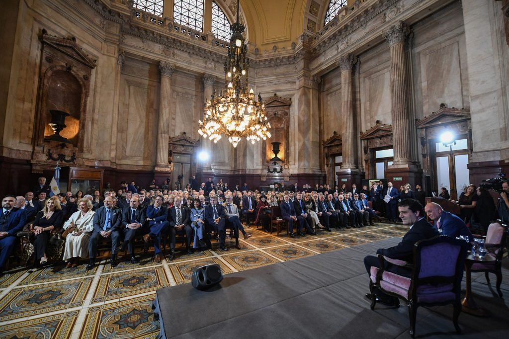 La ceremonia se realizó en el Salón Azul del Senado de la Nación.