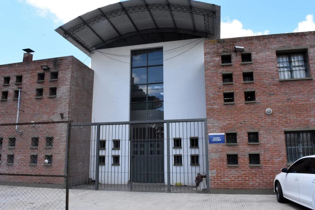 El Centro Especializado de Aprehensión (CEA) de Batán mantiene la misma capacidad y condiciones de alojamiento preocupantes.