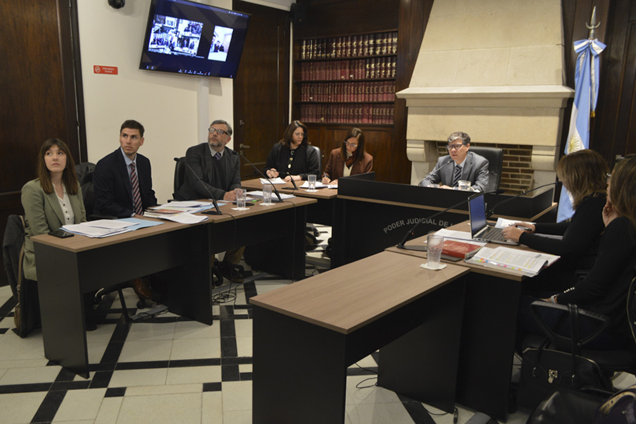 Tras la audiencia de formalización, se dictó prisión preventiva para cuatro de las personas imputadas por integrar una organización criminal dedicada al robo de cables subterráneos en Mar del Plata. - Foto: Belén Cano / Ministerio Público Fiscal
