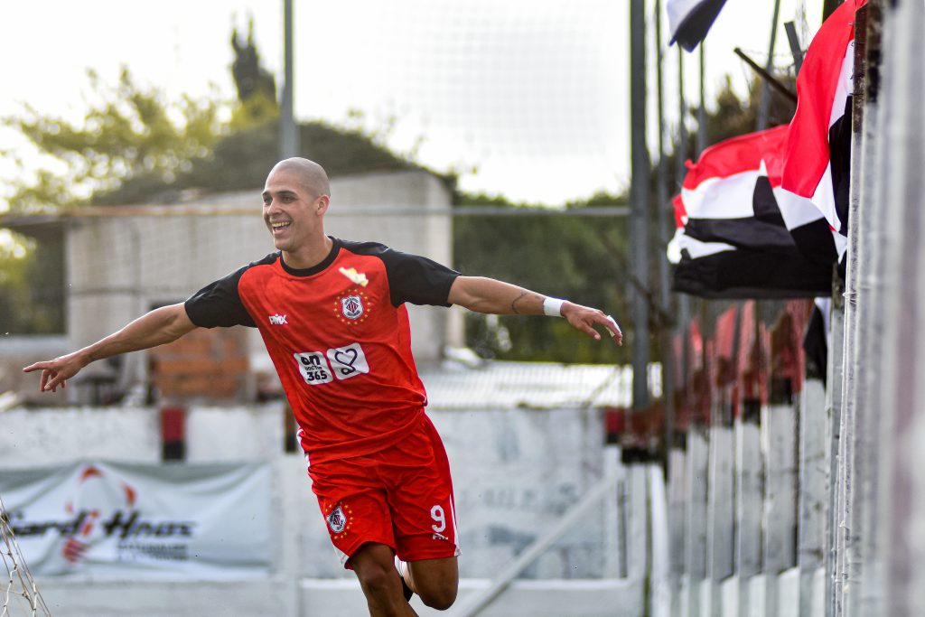 Piques, gol, asistencia. Otra gran tarde de Collazo.