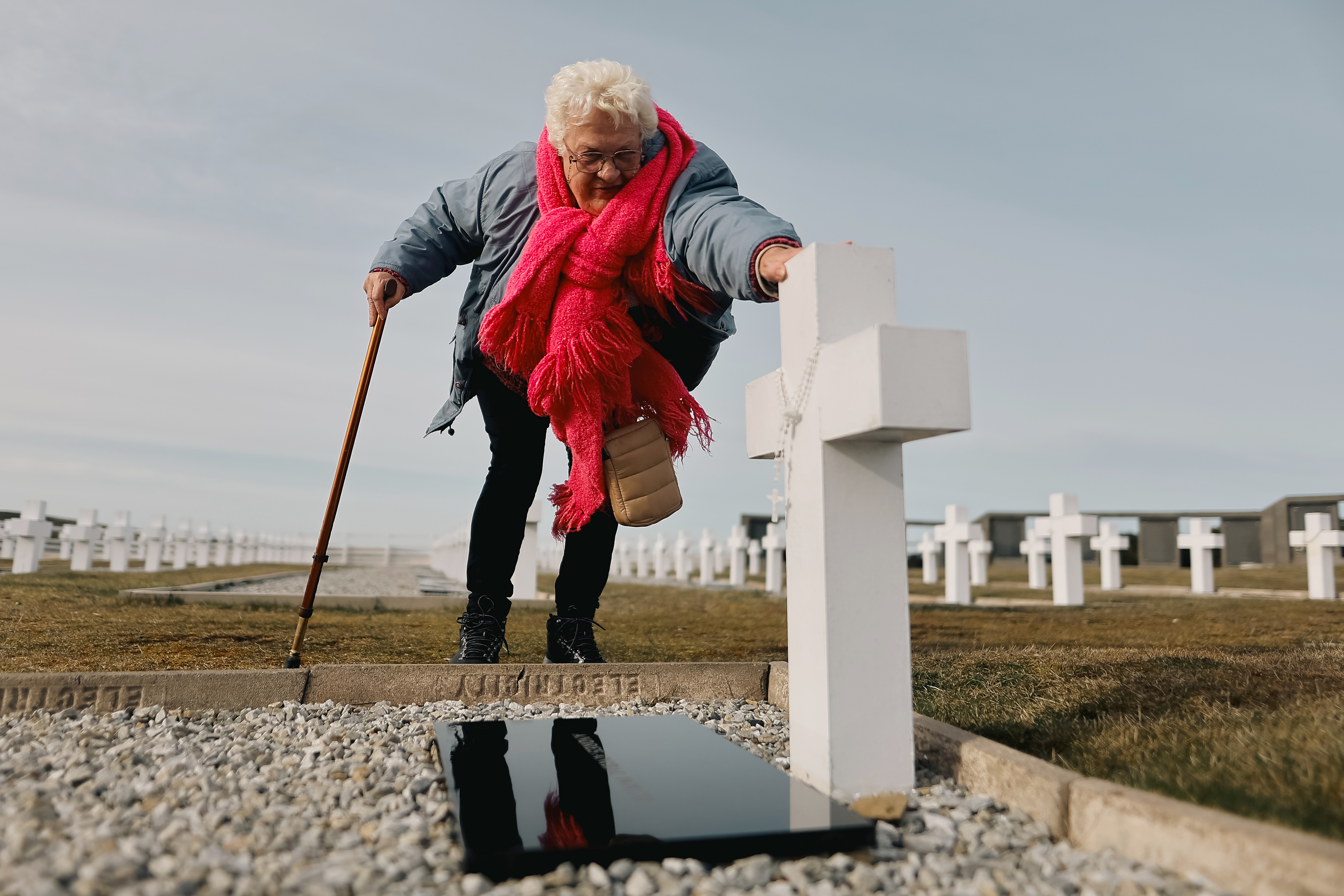 Una de las familiares de uno de soldados argentinos caídos en combate en las Islas Malvinas. Foto: EFE | Juan Ignacio Roncoroni.