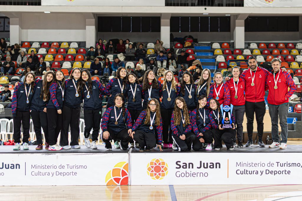 Las chicas terminaron segundas en la división plata y décimas en la general.