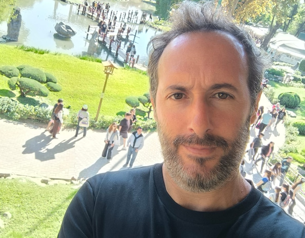 Sebastián D'Ippólito escribió el monólogo "Mi miedo no vale", que fue llevado al teatro en la temporada 2022 bajo la dirección de Silvia De Urquía y Antonio Mónaco.