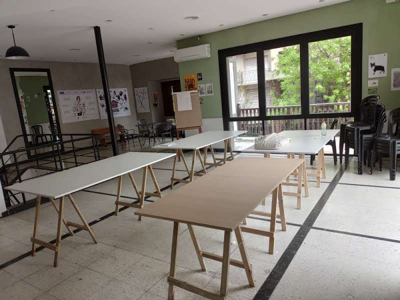 Los talleres se dictan en el primer piso de la librería, ubicada en Santiago del Estero 2052.