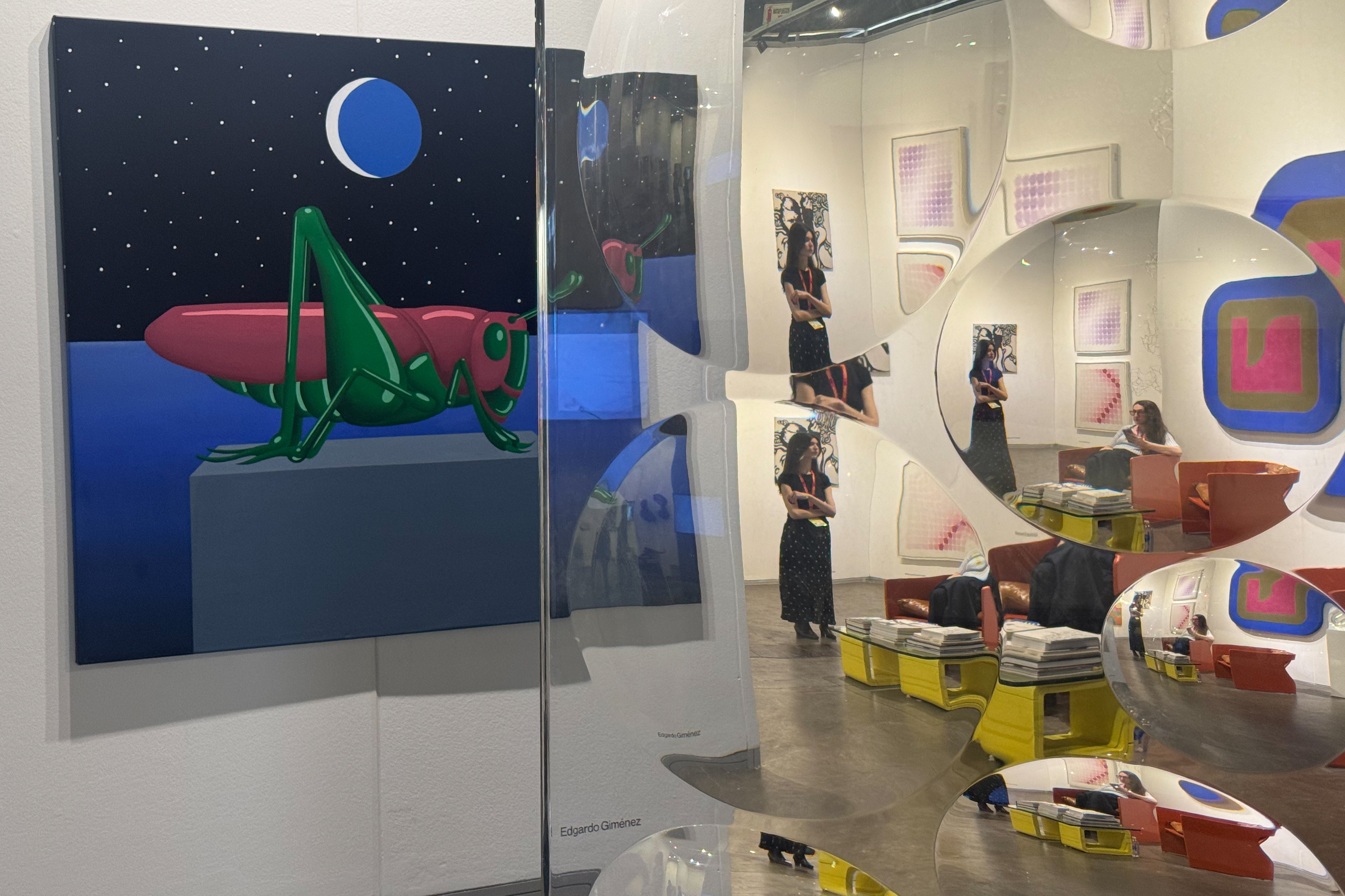 Las galerías presentan obras que exploran materiales, técnicas y lenguajes alejados de las formas tradicionales. Foto: EFE | Juan Ignacio Roncoroni.