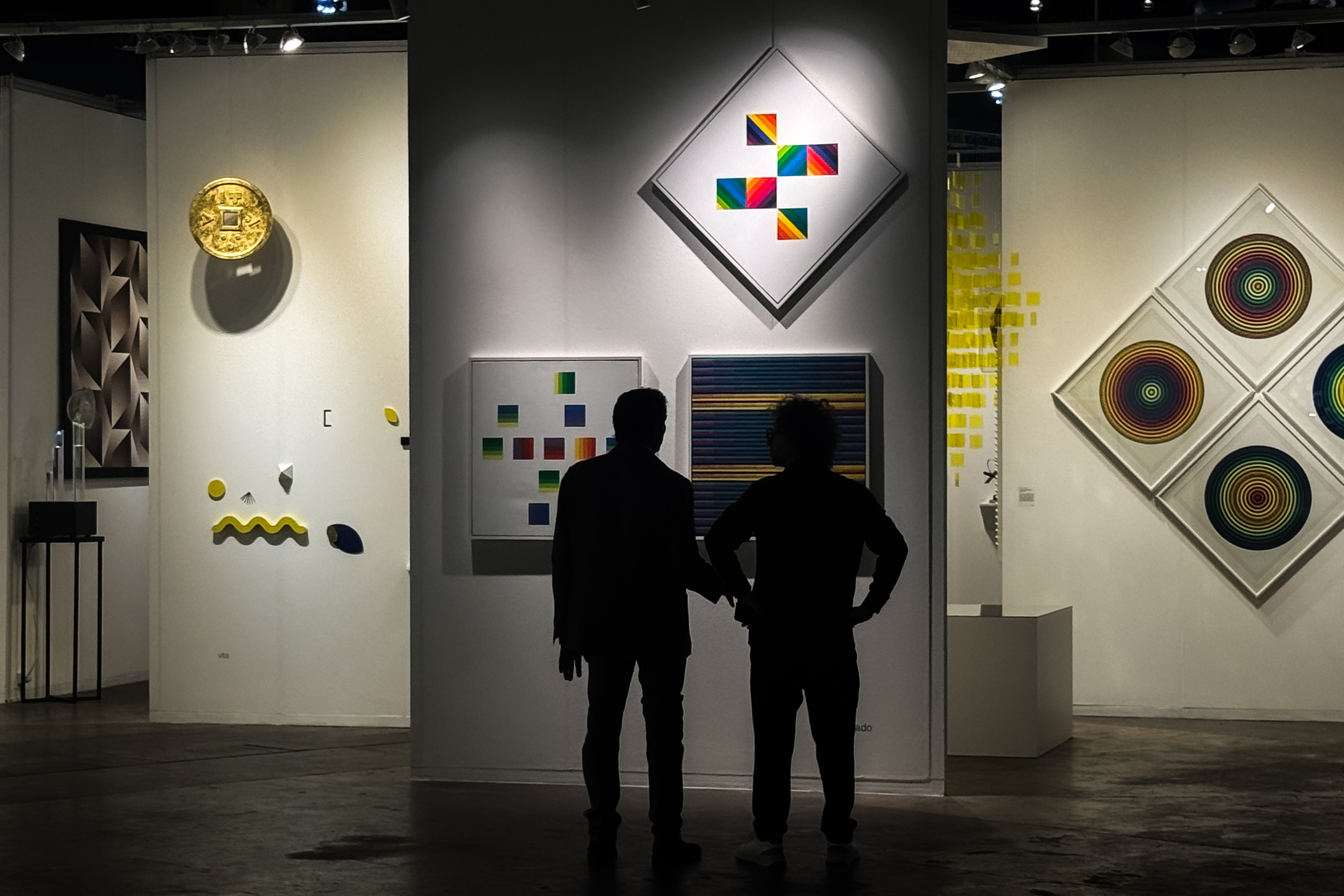 Instalaciones, fotografías, cerámicas y pinturas ofrecen distintas miradas sobre el cuerpo, la memoria y la identidad urbana. Foto: EFE | Juan Ignacio Roncoroni.
