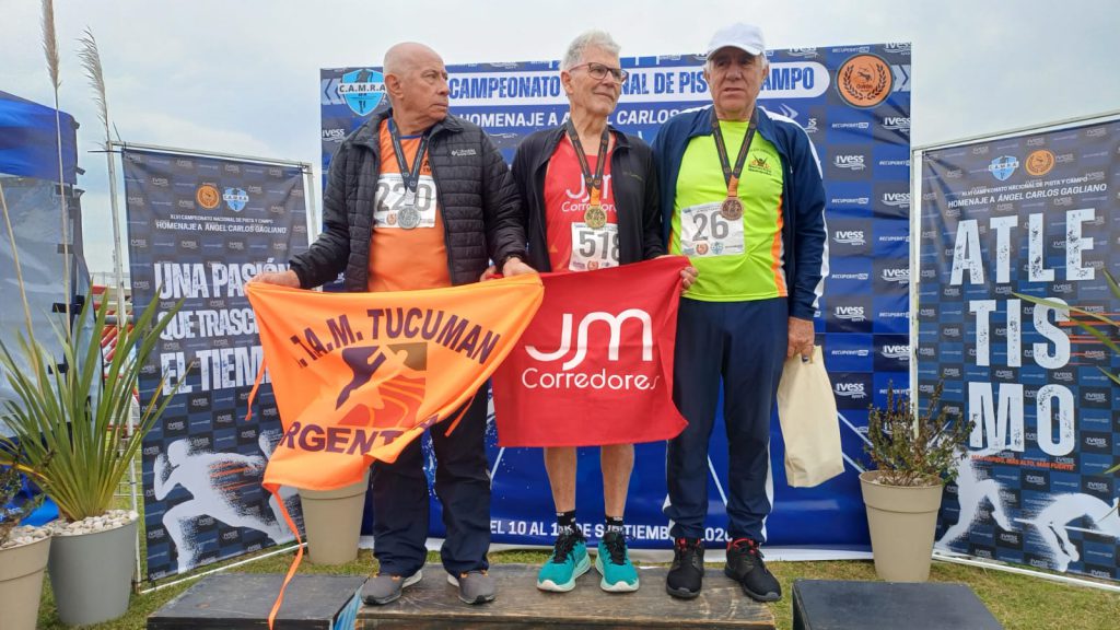 Jorge Ferreyra, campeón nacional Master, en lo más alto del podio.