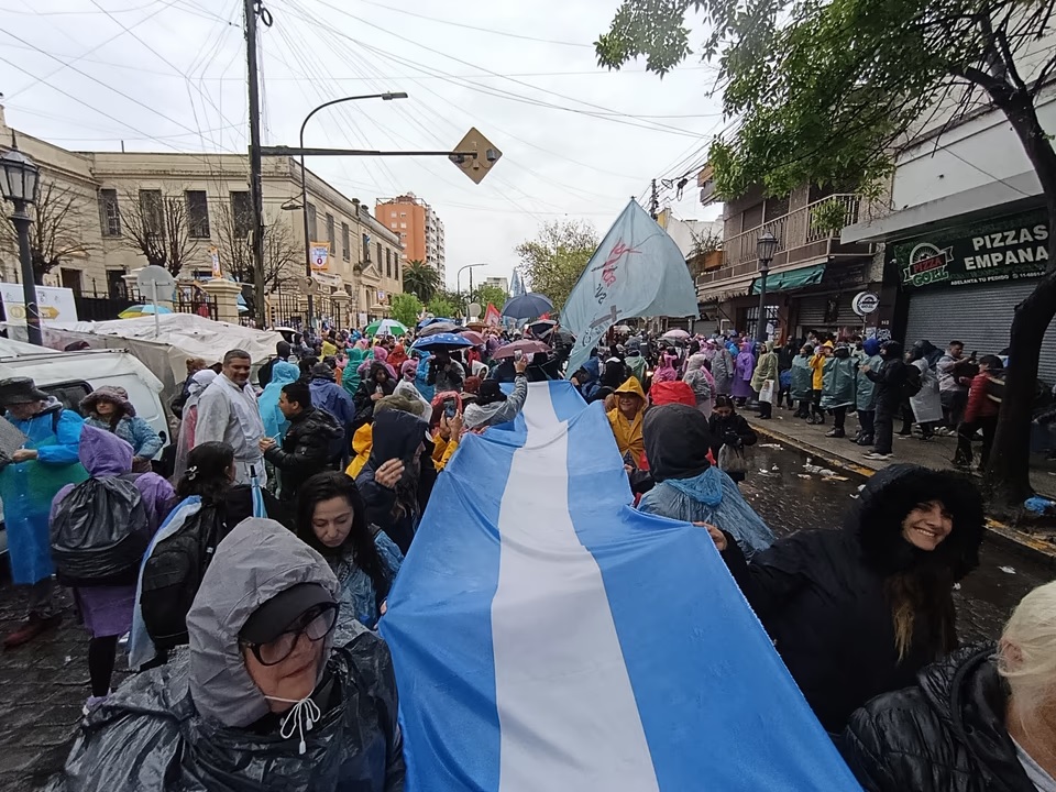 La Imagen Peregrina partió desde Liniers y miles de fieles ya recorren la ruta hacia la Basílica. Foto: NA | Juan Vargas.