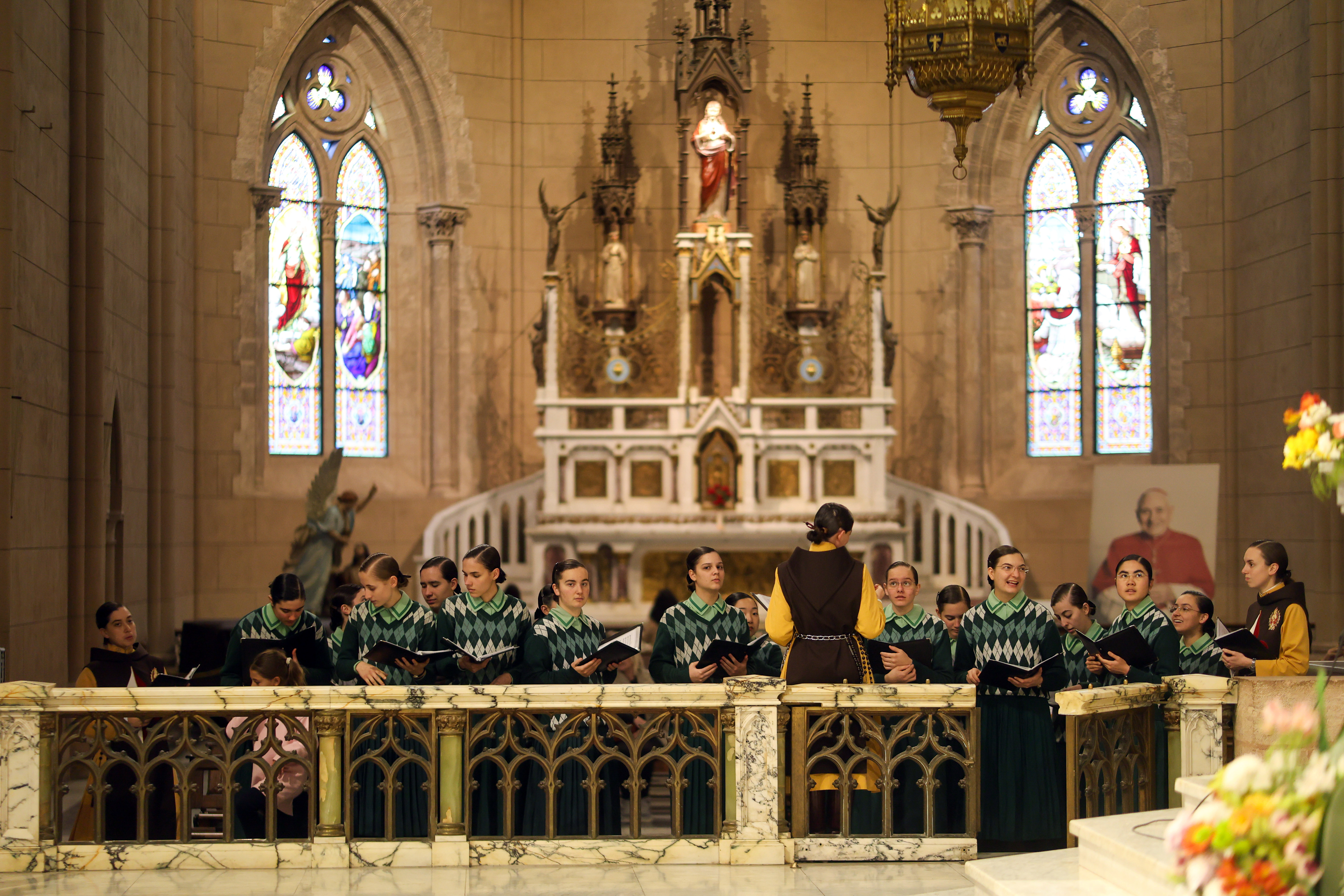 El coro durante una misa en la Basílica de Nuestra Señora de Luján. Foto: EFE | Juan Ignacio Roncoroni.
