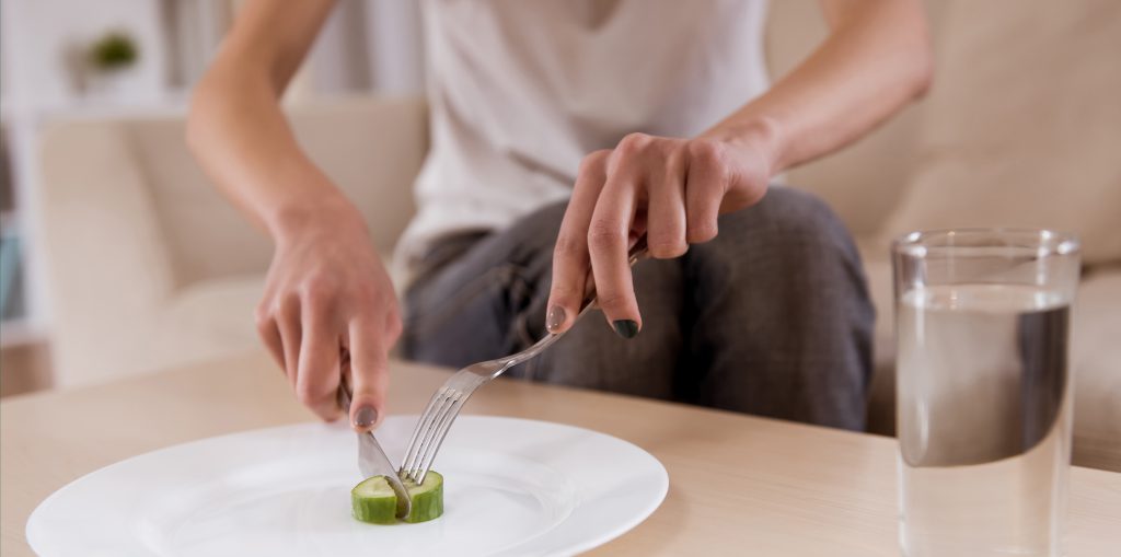 Algunas personas se embarcan en fuertes restricciones nutricionales y supresiones alimentarias. Foto: Sprout Health Group.