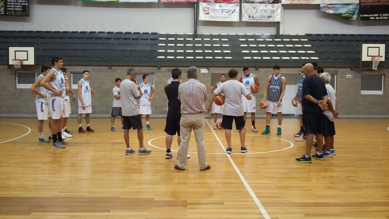 El plantel peñarolense volvió a juntarse en el "Domingo Robles". Los extranjeros Rob Reed y Sebastián Suárez se integrarán hoy al equipo. El lunes 9 el equipo "milrayitas" visita a Hispano Americano de Río Gallegos.