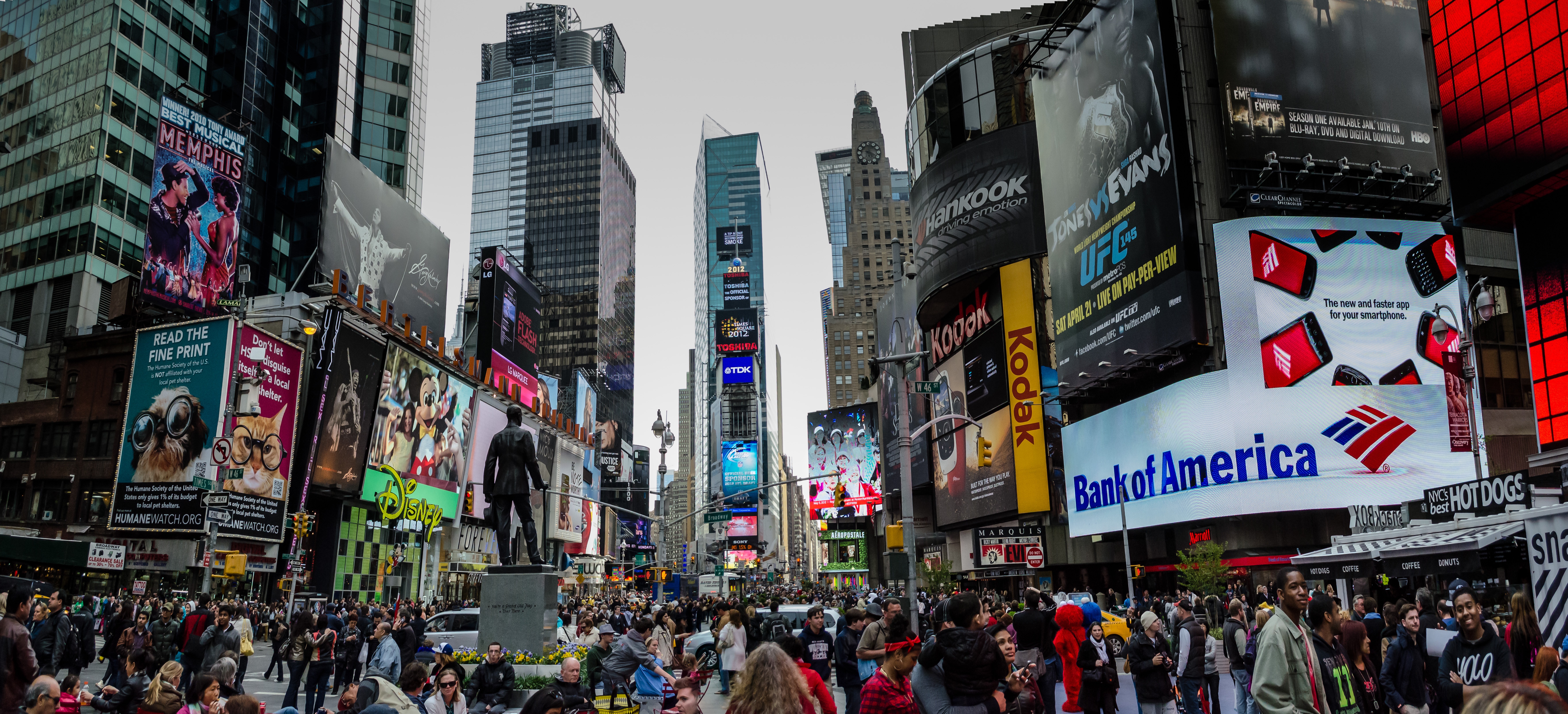 Nickname of new york. Население Нью Йорка. Население города Нью-Йорка. Нью Йорк много людей. Нью Йорк шумный.