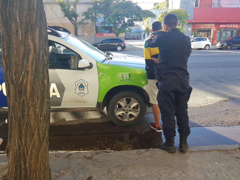 Desafectaron A Un Oficial De La Polic A Bonaerense Por Llevar Coca Na