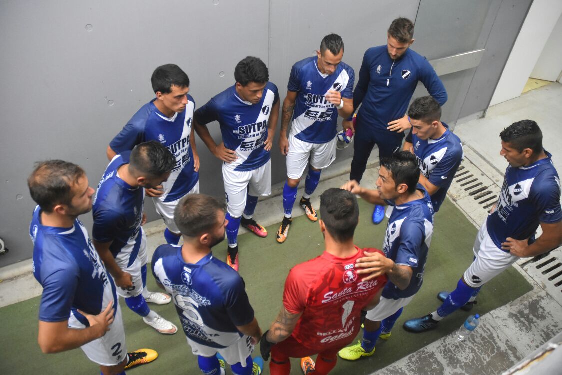 La charla previa al partido con Gimnasia.