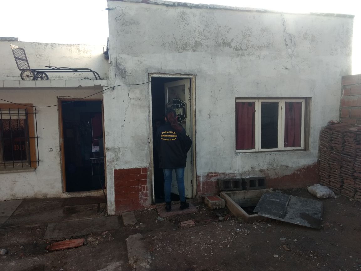Frente de una de las casas allanadas por la DDI.