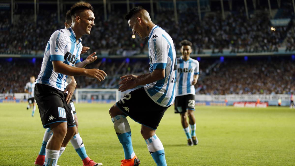Lautaro Martínez y Ricardo Centurión, dos de los puntales del notable poderío ofensivo del Racing.