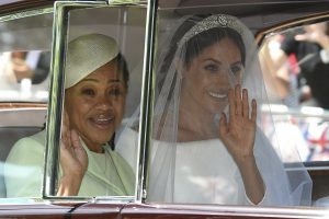 zzzzinte1 TOPSHOT - Meghan Markle (R) and her mother, Doria Ragland, arrive for her wedding ceremony to marry Britain's Prince Harry, Duke of Sussex, at St George's Chapel, Windsor Castle, in Windsor, on May 19, 2018. / AFP PHOTO / Oli SCARFF zzzz