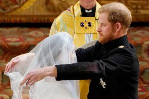 zzzzinte1 Britain's Prince Harry, Duke of Sussex (R) removes the veil of US actress Meghan Markle (L) as they stand at the altar together before Archbishop of Canterbury Justin Welby (C) in St George's Chapel, Windsor Castle, in Windsor, on May 19, 2018 during their wedding ceremony. / AFP PHOTO / POOL / Owen Humphreys zzzz