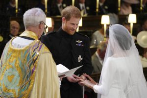 zzzzinte1 Britain's Prince Harry, Duke of Sussex, places the wedding ring on the finger of US fiancee of Britain's Prince Harry Meghan Markle (R) during their wedding ceremony in St George's Chapel, Windsor Castle, in Windsor, on May 19, 2018. / AFP PHOTO / POOL / Jonathan Brady zzzz