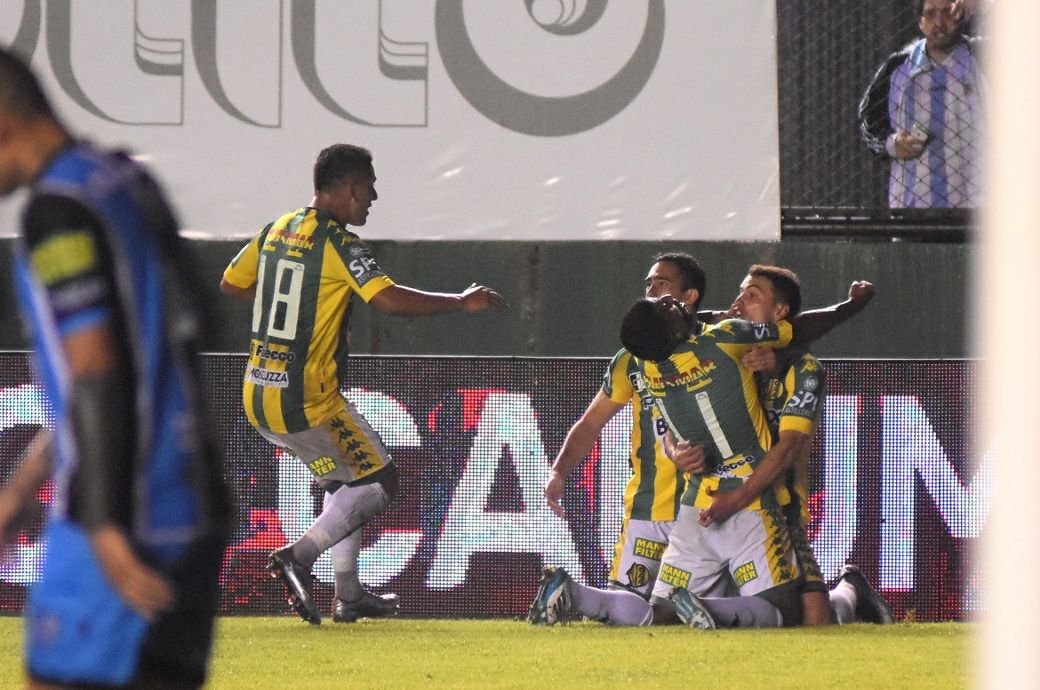 El festejo del gol de Ellacópulos.