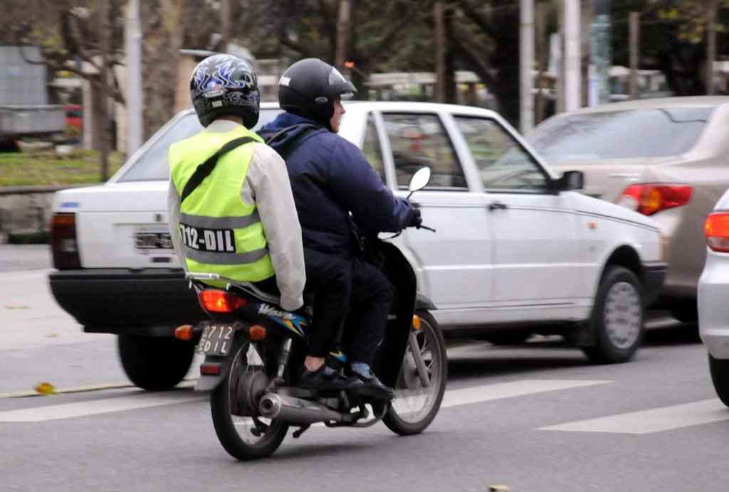 Chaleco reflectante podría ser obligatorio para los motociclistas