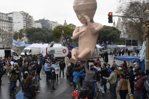 zzzznacp2 NOTICIAS ARGENTINAS BAIRES, AGOSTO 8: Manifestantes a en contra del aborto legal se concentran frente al Congreso.
Foto NA: SANTIAGO PANDOLFI zzzz