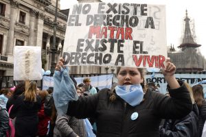 zzzznacp2 NOTICIAS ARGENTINAS BAIRES, AGOSTO 8: Manifestantes a en contra del aborto legal se concentran frente al Congreso.
Foto NA: SANTIAGO PANDOLFI zzzz