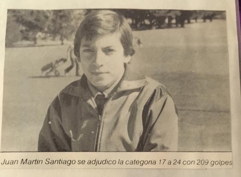 Campeón de pibe, presidente ahora, siempre con LA CAPITAL. Un hallazgo. Juan Martín Santiago fue campeón de la Copa LA CAPITAL de pibe.