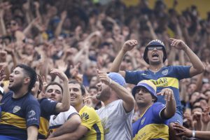 zzzznacd2NOTICIAS ARGENTINAS BAIRES, NOVIEMBRE 11: Simpatizantes de Boca alientan desde la tribuna antes del comienzo del partido frente a River. Foto NA. DAMIAN DOPACIOzzzz