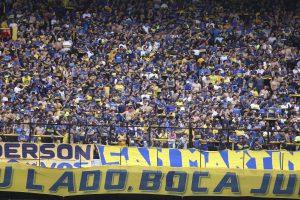 zzzznacd2NOTICIAS ARGENTINAS BAIRES, NOVIEMBRE 11: Simpatizantes de Boca alientan desde la tribuna antes del comienzo del partido frente a River. Foto NA. DAMIAN DOPACIOzzzz