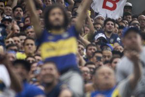 zzzznacd2NOTICIAS ARGENTINAS BAIRES, NOVIEMBRE 11: Simpatizantes de Boca alientan desde la tribuna antes del comienzo del partido frente a River. Foto NA. DAMIAN DOPACIOzzzz