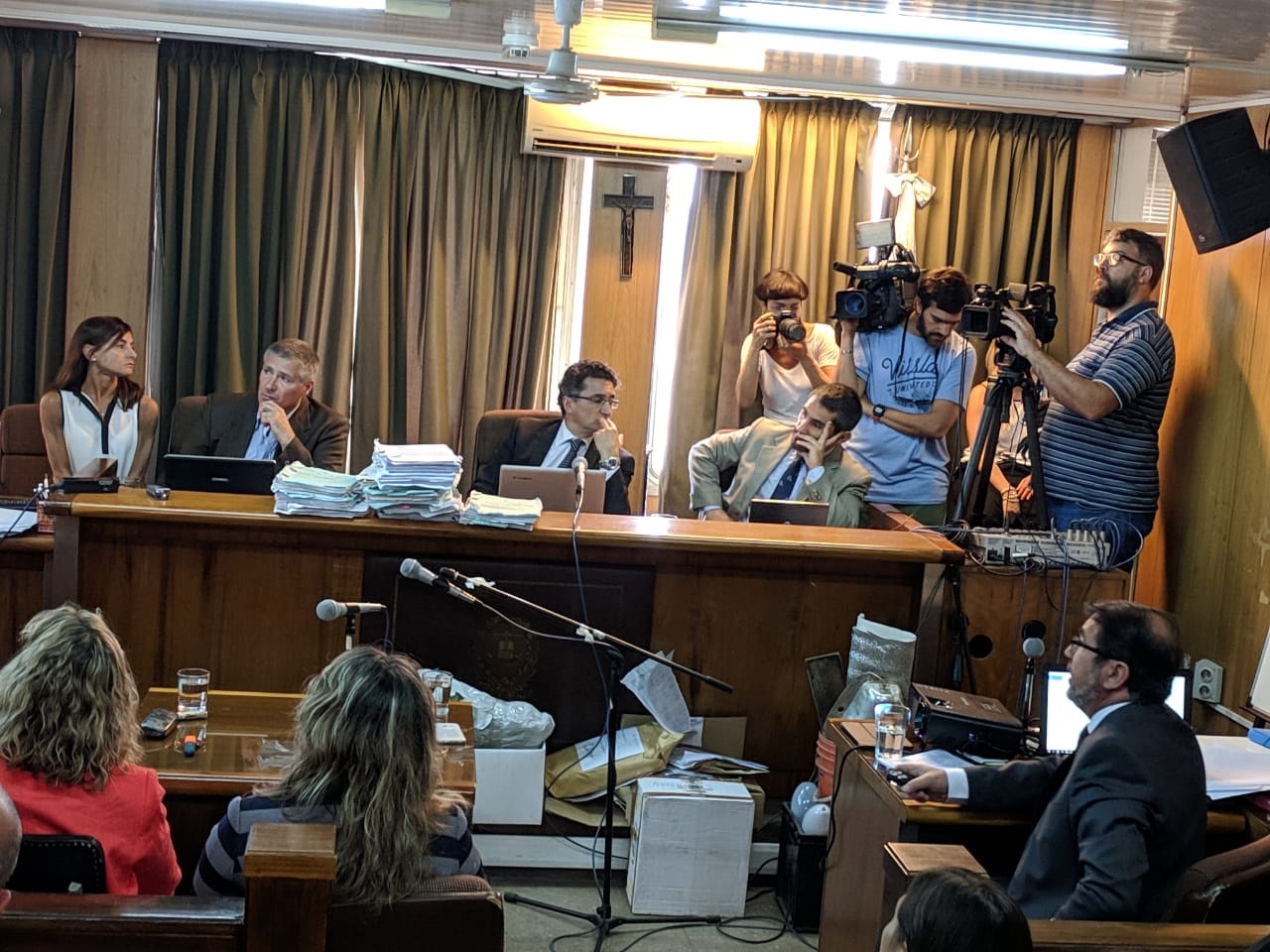 Aldo Carnevale, Pablo Viñas y Facundo Gómez Urso, durante una de las audiencias del juicio por el caso Lucía Pérez 