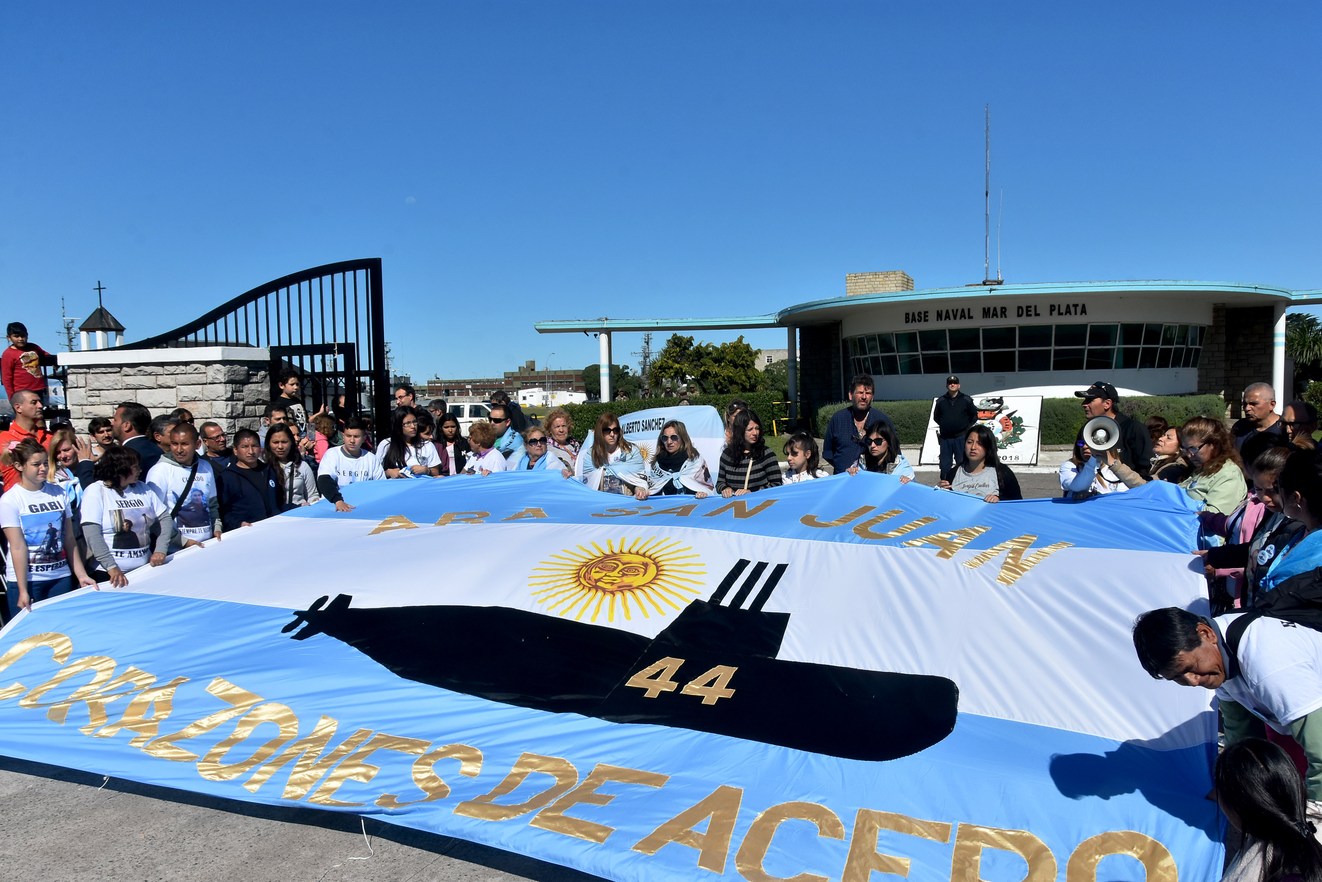 Los familiares de los tripulantes quieren ver las imágenes captadas por el Ocean Infinity.