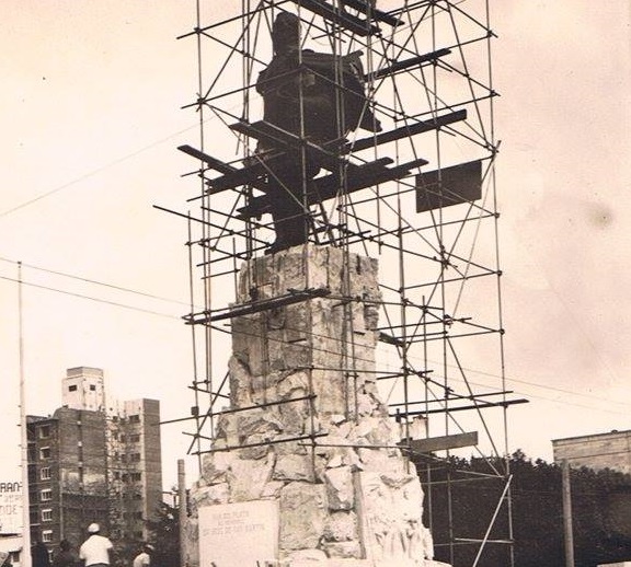 Una cápsula del tiempo oculta en el Monumento a San Martín « Diario La ...