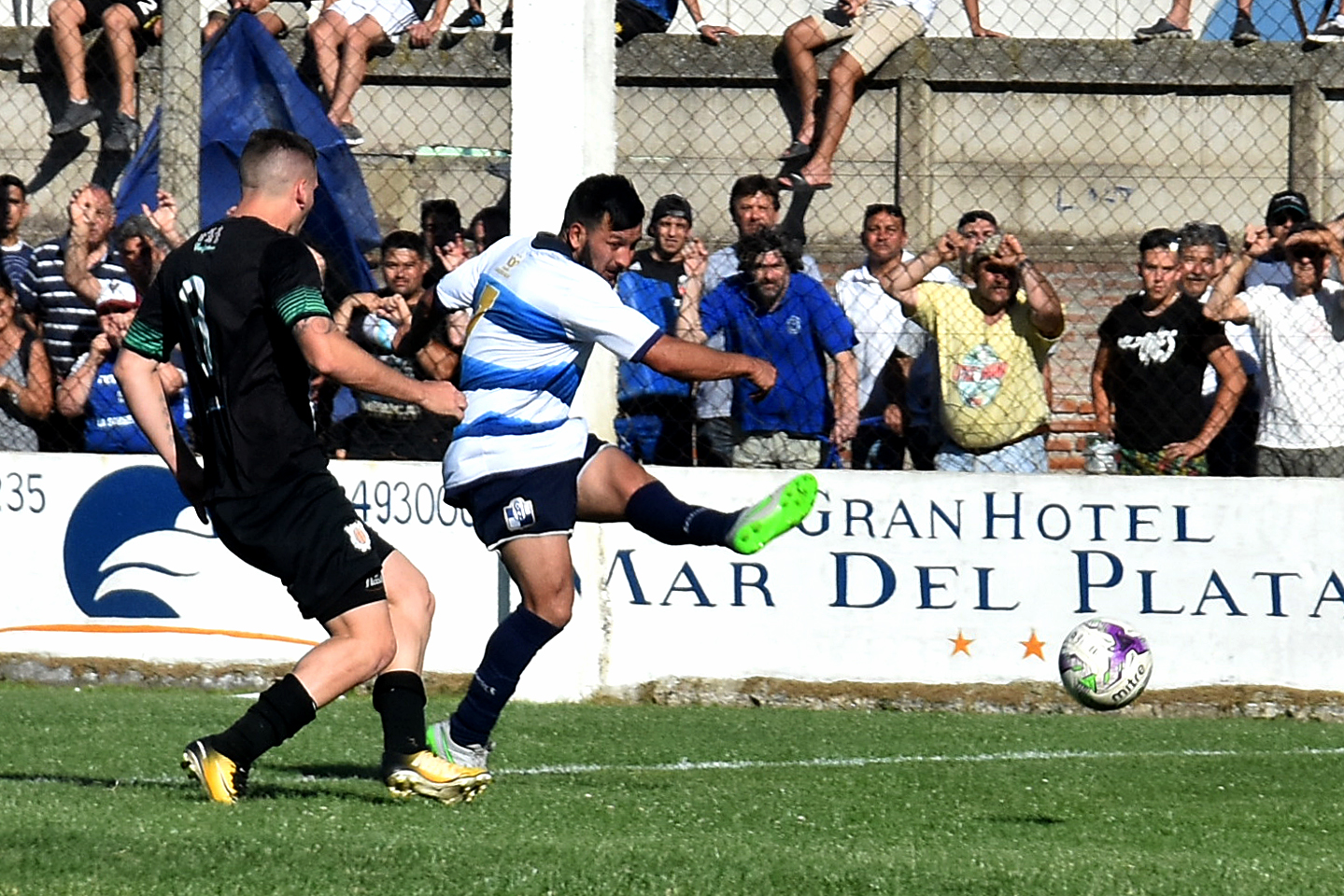 En las próximas horas Emanuel Ogas, figura del campeón Nación, pasaría a Círculo Deportivo a préstamo por un año.