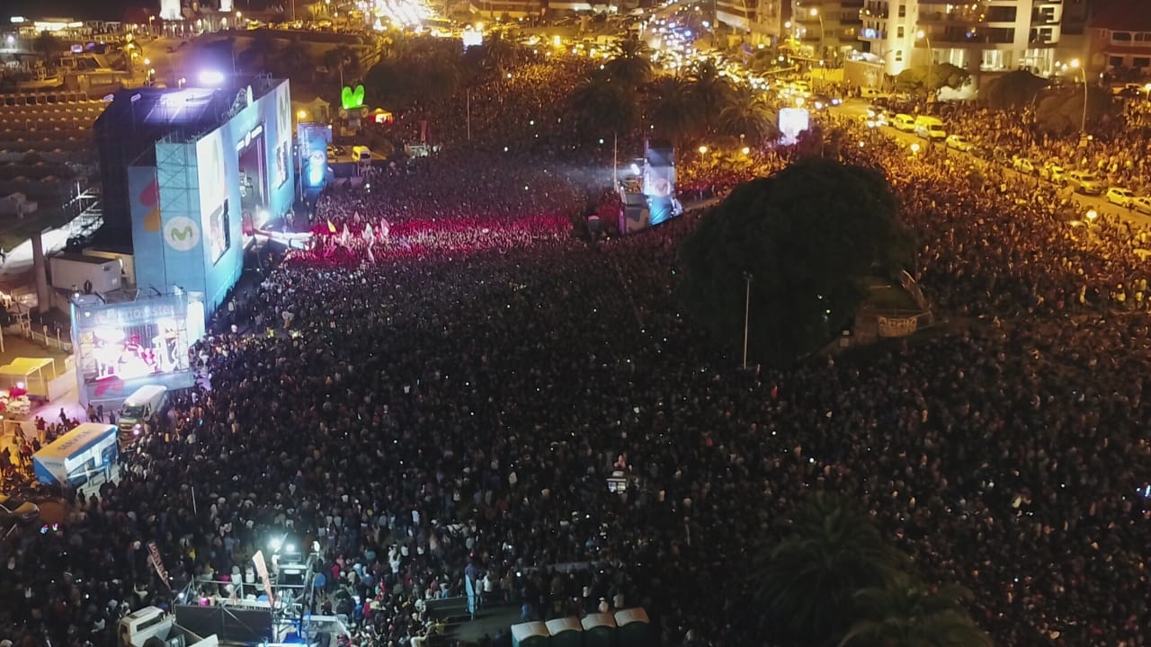 Una multitud para ver a Ciro y Los Persas en el Paseo Hermitage