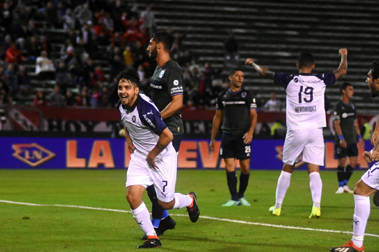 El festejo de gol de Martín Benítez.