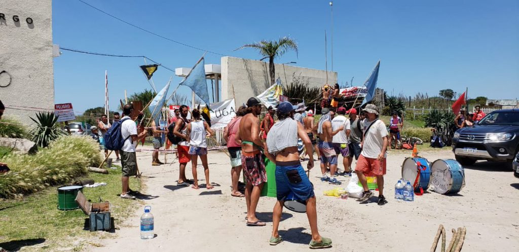 El conflicto con los guardavidas, otra marca de un enero tormentoso.