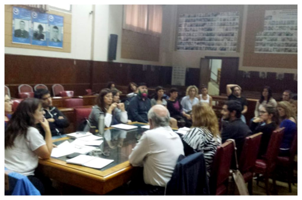 El Consejo local de Niñez en una de sus sesiones mensuales en el Concejo Deliberante. 