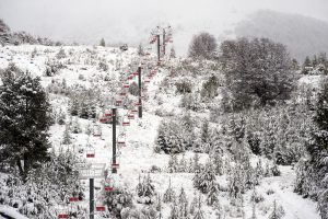 Tèlam.San Carlos de Bariloche.30/05/19. La primer nevada importante  a poco tiempo del inicio de la temporada invernal. En la foto Cerro Catedral
Foto:Alejandra Bartoliche/Tèlam